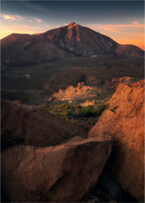 Main image La montaña encendida — 50 × 70 cm